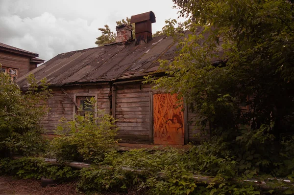 Efeu Auf Einem Alten Backsteinhaus — Stockfoto