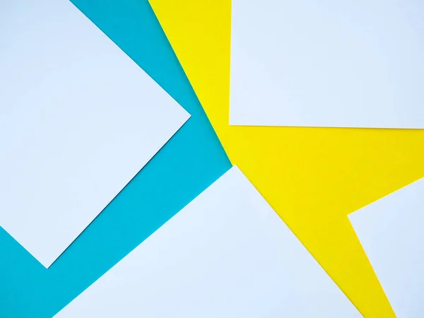 Formes fond blanc à jaune et bleu, couleurs vives, espace vide pour le texte — Photo