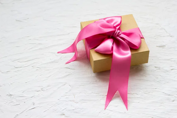 Doos Van Gift Met Roze Satijn Cadeau Boog — Stockfoto