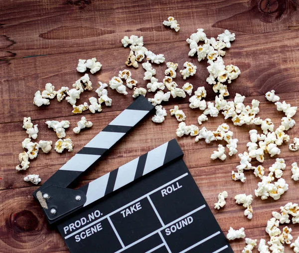 stock image vintage classic clapperboard and popcorn on brown wooden table