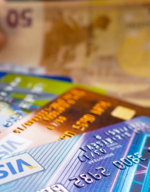 Kredi kartı ve Mayıs euro faturaları arka plan olarak
