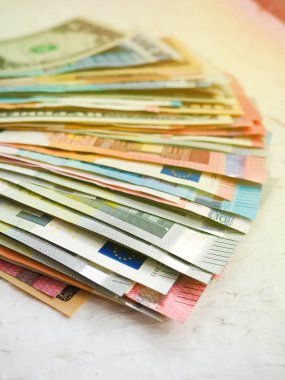 Euro ve dolar, finans, kazanç, kayıp, para birimi, banknotlar, ticaret, finans piyasalarında kavramı yığınları