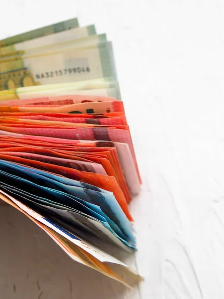 Banconote Euro Multicolore Sfondo Bianco Spazio Testo Concetto Finanza Risparmio — Foto Stock