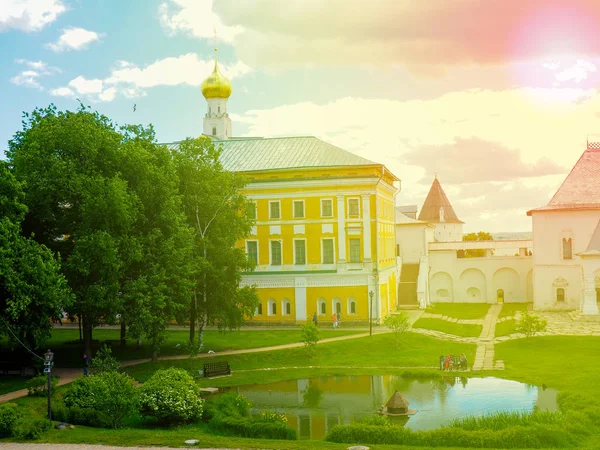 Відображення Церкви Ставок Ростові Кремля Ярославська Область Росія — стокове фото
