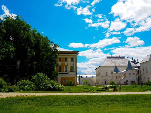 俄罗斯罗斯托夫 2017年6月 罗斯托夫克里姆林宫 罗斯托夫是俄罗斯最古老的城镇之一 也是金环的旅游中心 — 图库照片