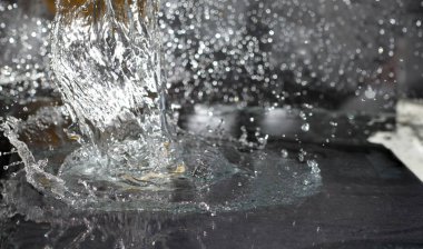 Su sıçrama soyut, yansıma, arka plan substrat gibi bulanık.