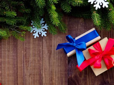 Süslemeli Noel hediyesi kutuları