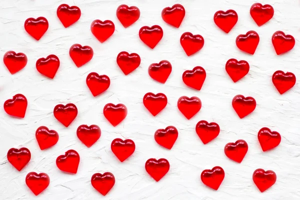 Vit Bakgrund Med Röda Hjärtan — Stockfoto