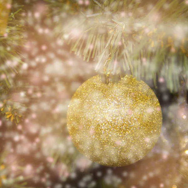 抽象的な背景でクリスマス ボール — ストック写真