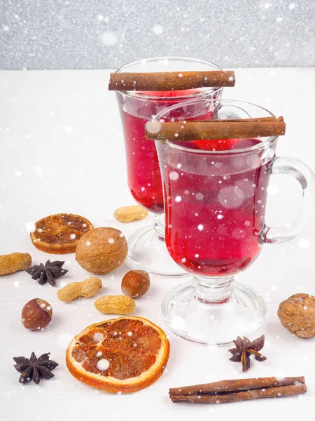 Vin Chaud Noël Avec Des Oranges Des Épices Nature Morte — Photo