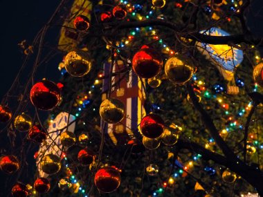 Noel top dekorasyon asılı, güzel Noel topları bokeh, soyut bulanık bokeh arka planını Noel top süsler