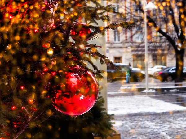 Illuminations festives dans les rues de la ville, Fond abstrait de lumières de Noël, Décorations de Noël — Photo