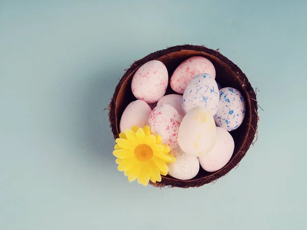 Easter celebration card - selective focus of natural coloured ea — Stock Photo, Image