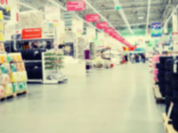 Defocused background of real shopping mall, gadget store. — Stock Photo, Image