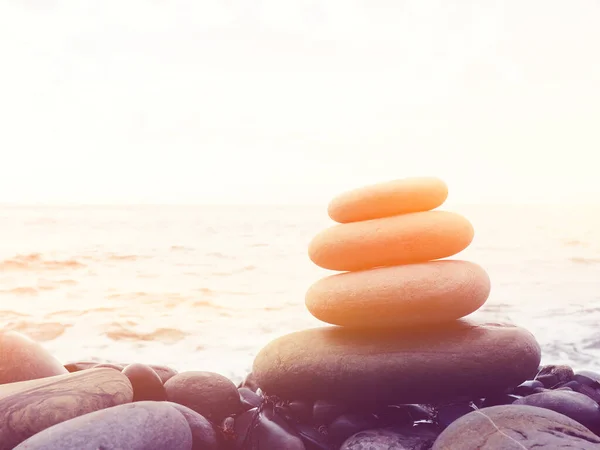 Equilibrio Paz Mental Piedras Diferentes Tamaños Forman Una Pirámide Piedras — Foto de Stock