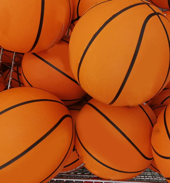 篮球图案背景 篮球运动用的许多小橙色球 — 图库照片