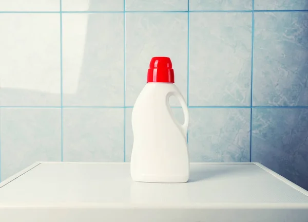 Butelka Detergentu Czyste Ręczniki Pralce Pomieszczeniach Miejsce Tekst Dzień Prania — Zdjęcie stockowe