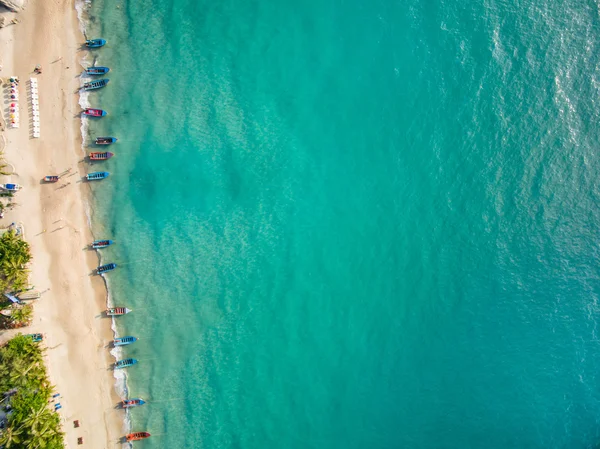 Vista aérea de playa y barcos — Foto de Stock