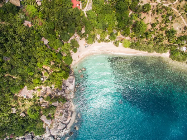 Vista aérea de la playa con aguas poco profundas — Foto de Stock