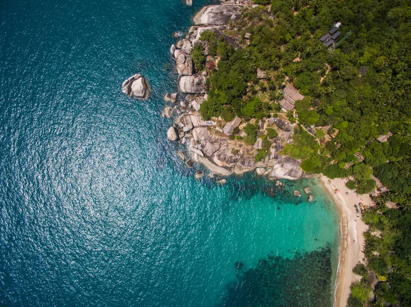 Vista aérea de la playa con aguas poco profundas — Foto de Stock