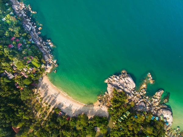 Vista aérea de la playa con aguas poco profundas — Foto de Stock