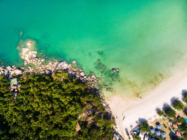 Veduta aerea della spiaggia con fondali bassi — Foto Stock