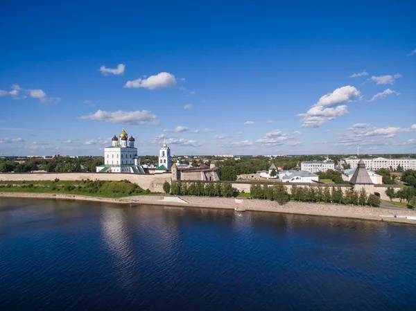 Pskov Kremlin vista aérea na hora de verão — Fotografia de Stock