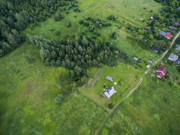 Vista aérea vista floresta e campo vista na hora de verão — Fotografia de Stock