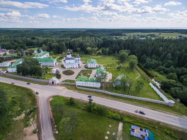 Tradycyjnych klasztor Spaso-elizarovskiy w Rosji obwód pskowski — Zdjęcie stockowe