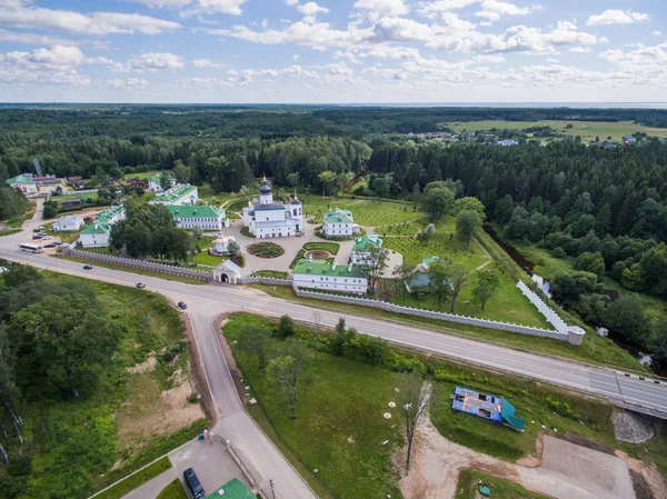 Tradycyjnych klasztor Spaso-elizarovskiy w Rosji obwód pskowski — Zdjęcie stockowe