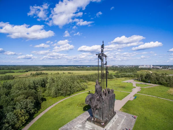 Flygfoto monument av Aleksandr Nevskiy i Pskov Ryssland — Stockfoto