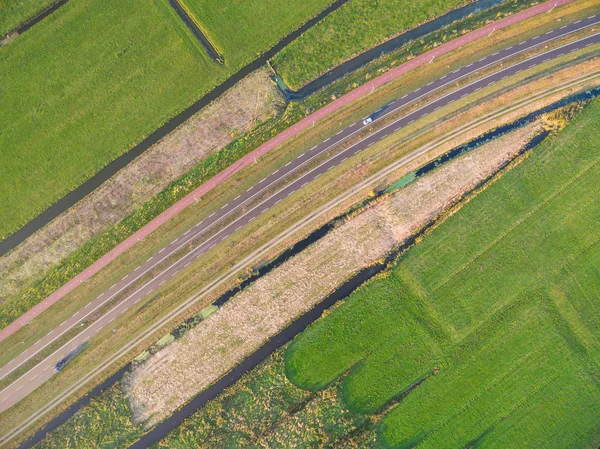 Vista aérea de campos verdes con canales en Holanda — Foto de Stock