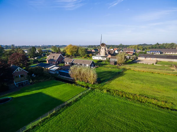 Windmill Flygfoto på holland landsbygden, Nederländerna — Stockfoto