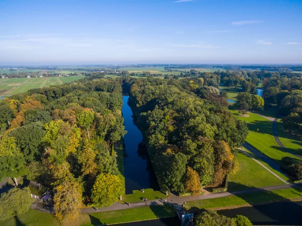 Вид на леса и поля в Нидерландах в осенний сезон — стоковое фото