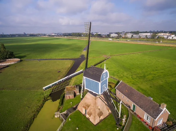 オランダ国側では、オランダの風車空撮 — ストック写真