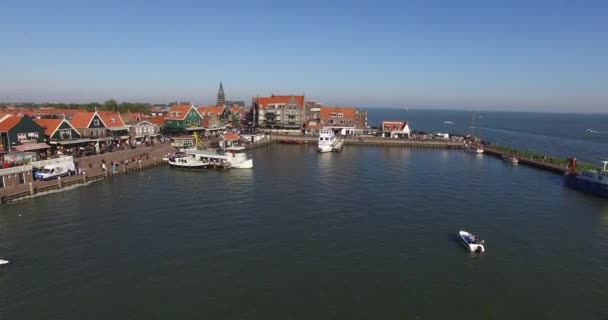 Vista aérea de la ciudad de Volendam en Holanda — Vídeos de Stock