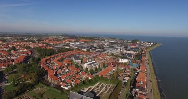Widok z lotu ptaka miasta Volendam w Holandii — Wideo stockowe