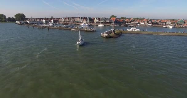 Vista aérea de la ciudad de Volendam en Holanda — Vídeos de Stock