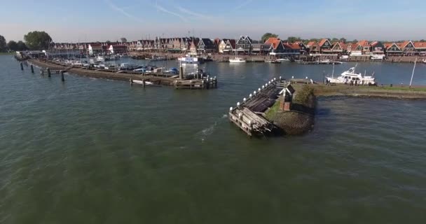 Vista aérea de la ciudad de Volendam en Holanda — Vídeos de Stock