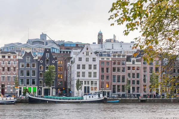 Traditionella smal och söt hus i Holland — Stockfoto