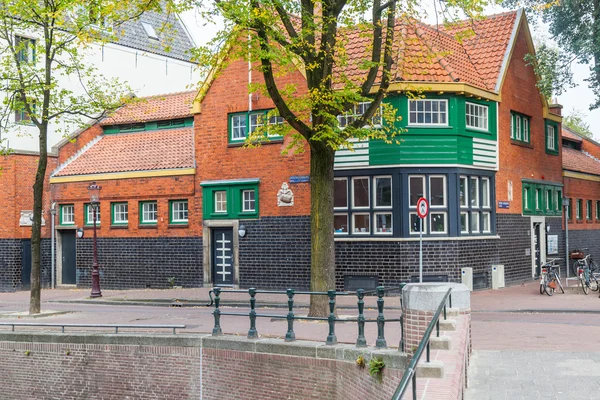 Traditionele smal en leuk huis in Nederland — Stockfoto