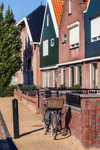 Hollanda'da geleneksel şehir cadde görünümü — Stok fotoğraf
