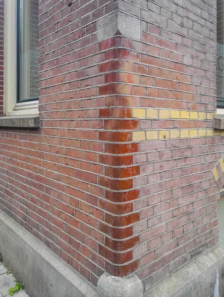 La parte del muro de ladrillo del edificio local en Holanda — Foto de Stock