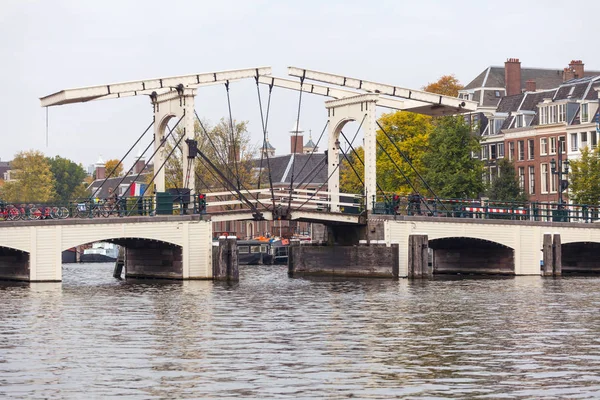 El mecanismo del puente de escalada en Amsterdam, Holanda — Foto de Stock