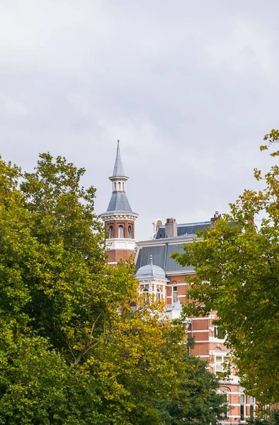 Vista tradicional de edifícios arquitetônicos telhados na Holanda Fotografias De Stock Royalty-Free