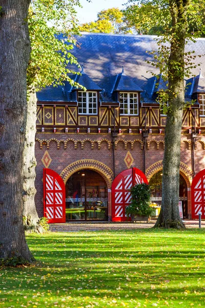 Patio del castillo económico 'De Haar', Países Bajos — Foto de Stock