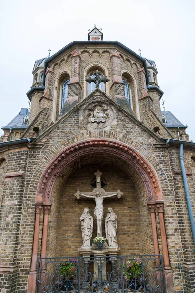 Arquitectura tradicional de la catedral gótica en Europa — Foto de Stock