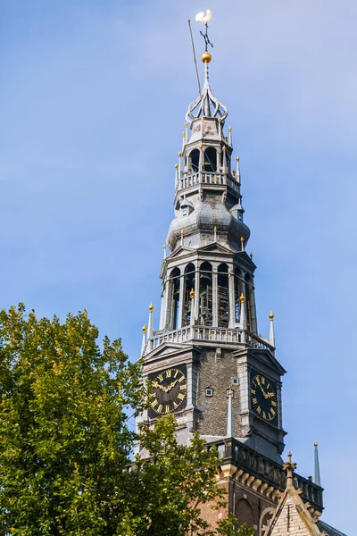 La torre de la catedral de Leiden — Foto de Stock