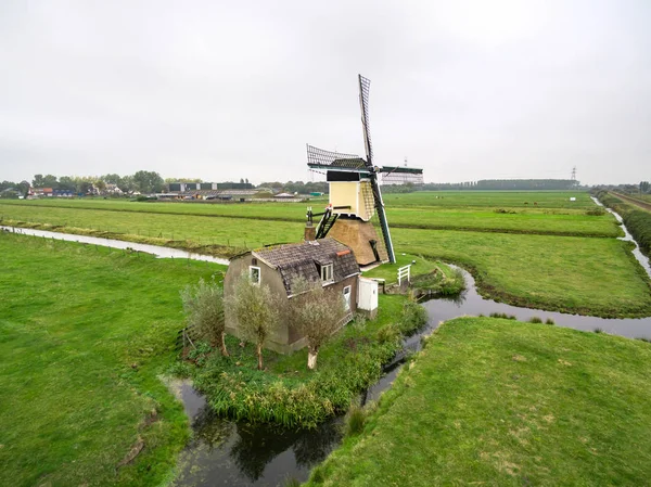 Luchtfoto van het windmolen in Nederland platteland, Nederland — Stockfoto