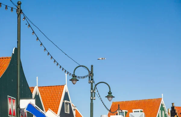 Vista tradicional de telhados de edifícios vermelhos na Holanda Fotografias De Stock Royalty-Free